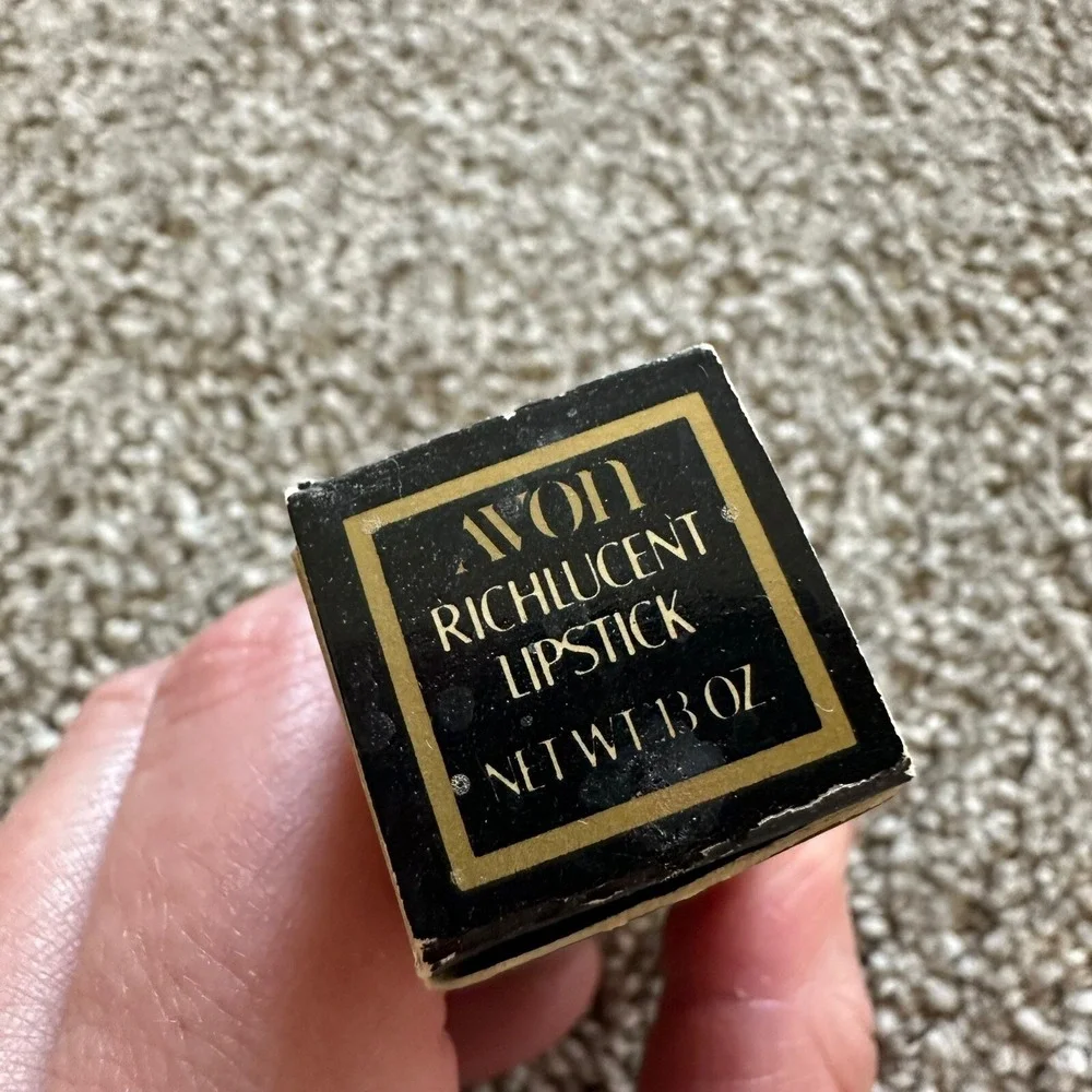 Avon RICHLUCENT LIPSTICK‎ Imperial Red